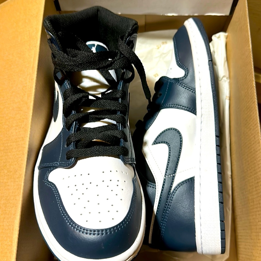 Jordan 1 Mid “Armory” Dead Stock size 9.5M